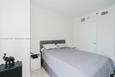 Comprar apartamento no Beach Club Two 3511