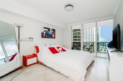 Comprar apartamento no Beach Club Two 3511