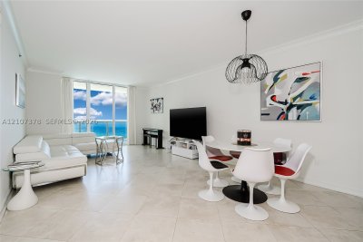 Comprar apartamento no Beach Club Two 3511