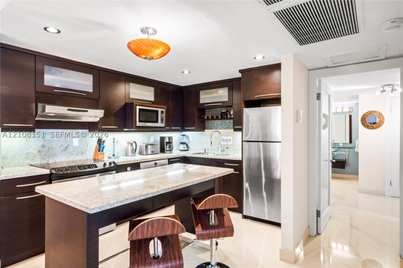Comprar apartamento no Roney Palace 1006