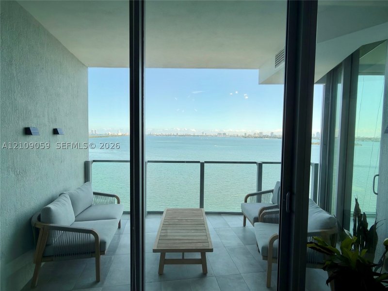 Aluguel de apartamento no Biscayne Beach 1106