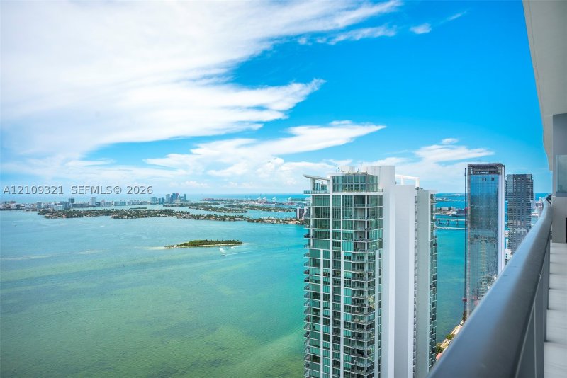 Apartment for rent at Gran Paraiso PH5204