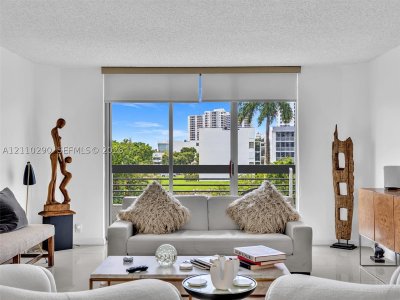 Comprar apartamento no Mystic Pointe 500 303