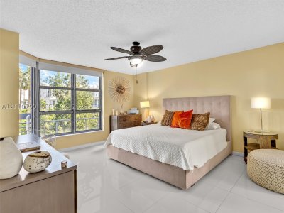 Comprar apartamento no Mystic Pointe 500 303