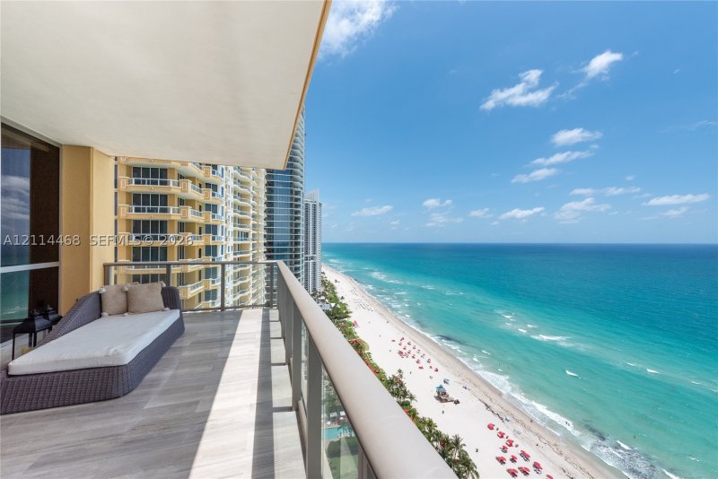 Condo for sale at Mansions at Acqualina 2501