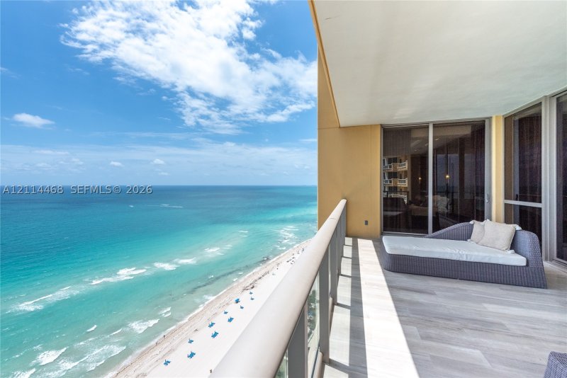 Condo for sale at Mansions at Acqualina 2501