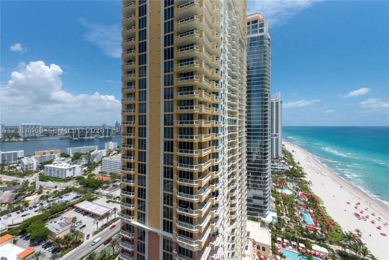 Condo for sale at Mansions at Acqualina 2501