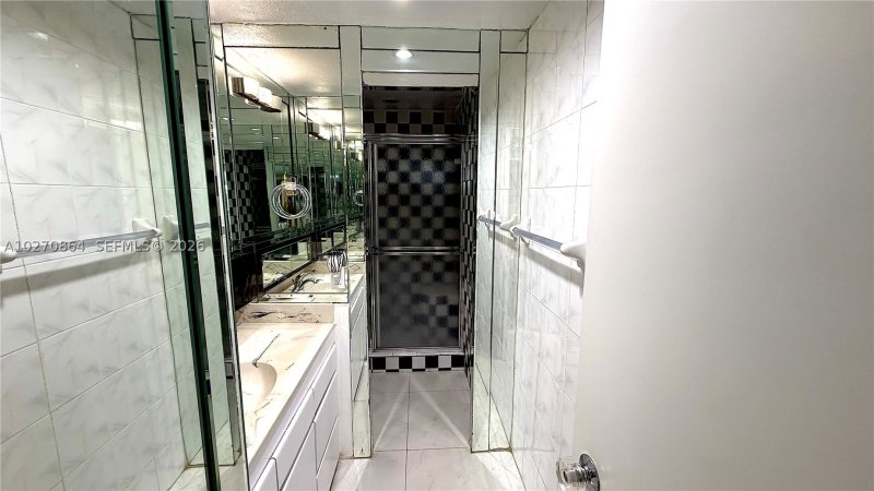 Apartment for rent at Alexander Towers 104