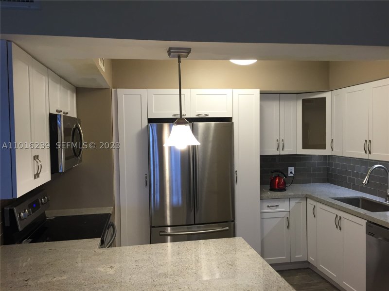Apartment for rent at Alexander Towers 1115