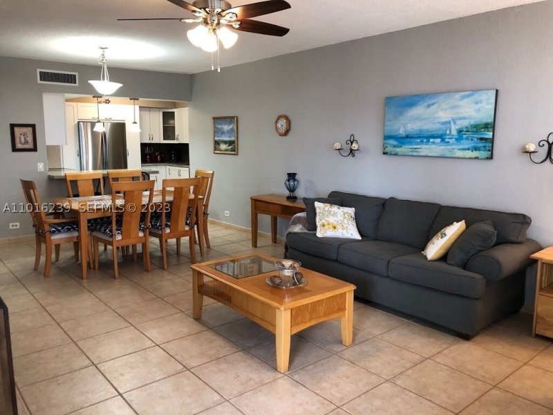 Apartment for rent at Alexander Towers 1115