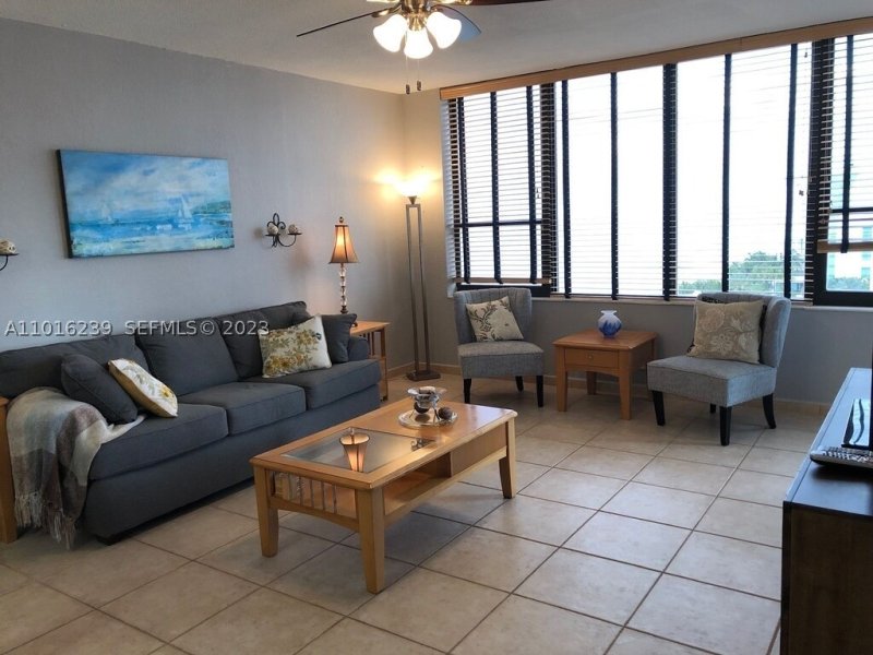 Apartment for rent at Alexander Towers 1115