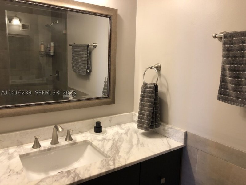 Apartment for rent at Alexander Towers 1115