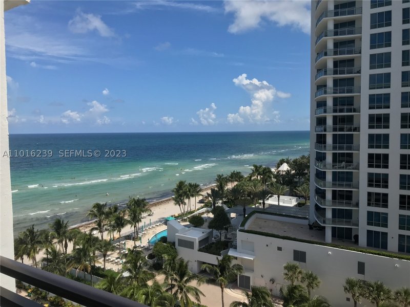 Apartment for rent at Alexander Towers 1115