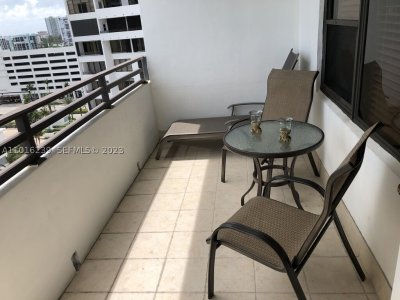 Aluguel de apartamento no Alexander Towers 1115