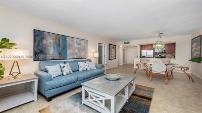 Alquiler de apartamento en Roney Palace 301