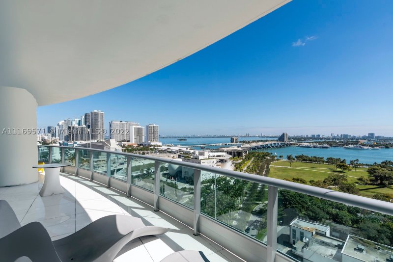Apartment for rent at 900 Biscayne 2006