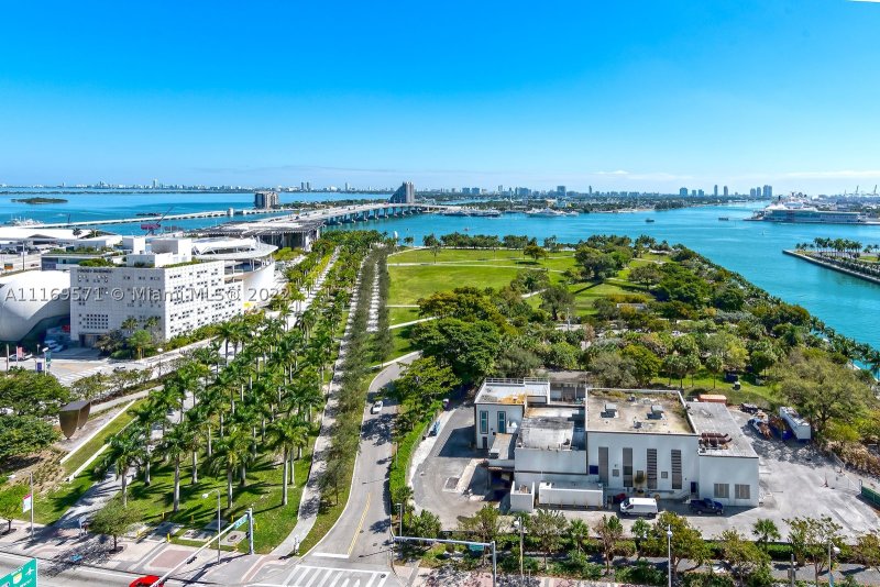 Apartment for rent at 900 Biscayne 2006