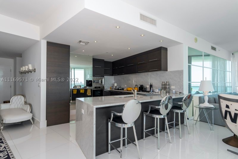 Apartment for rent at 900 Biscayne 2006