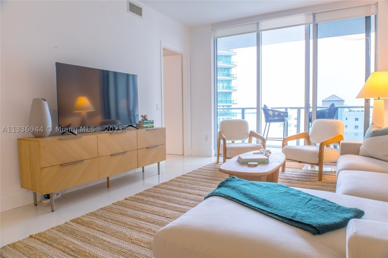 Apartment for rent at Brickell House Condo 1608