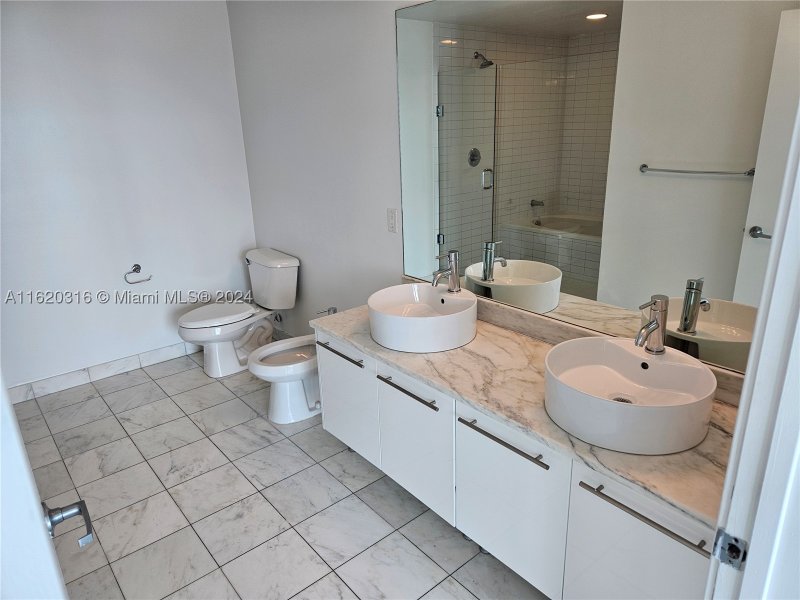 Condo for sale at Marina Blue 2701