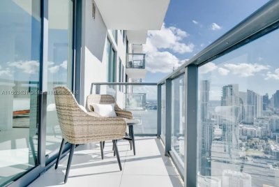 Aluguel de apartamento no Paraiso Bayviews 3709