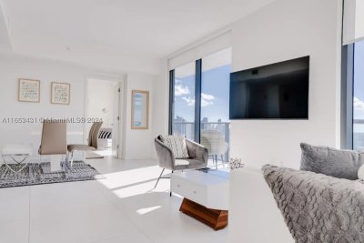 Aluguel de apartamento no Paraiso Bayviews 3709