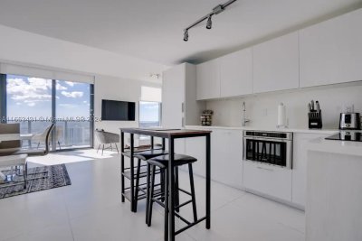 Aluguel de apartamento no Paraiso Bayviews 3709