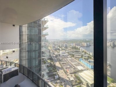 Aluguel de apartamento no Porsche Design Tower 5203