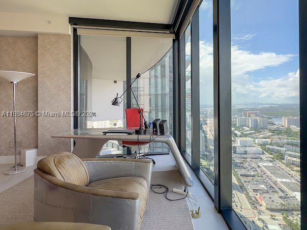 Aluguel de apartamento no Porsche Design Tower 5203