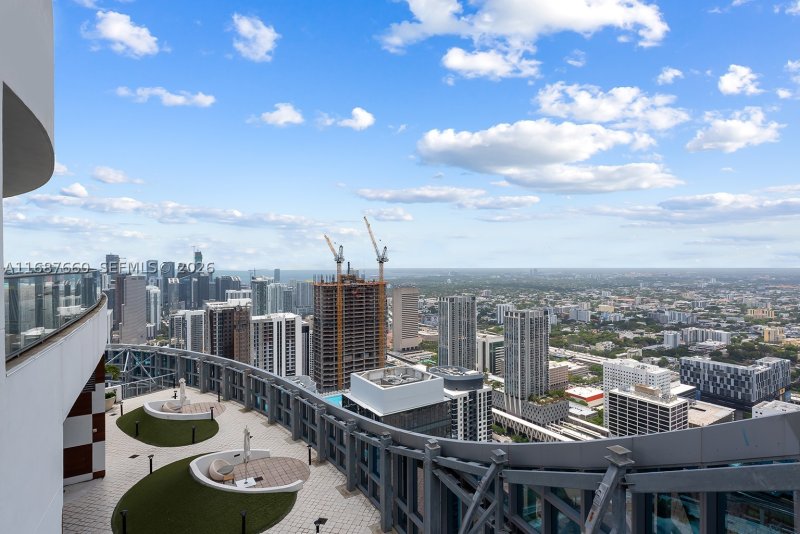 Condo for sale at Paramount Miami WorldCenter PH 5700