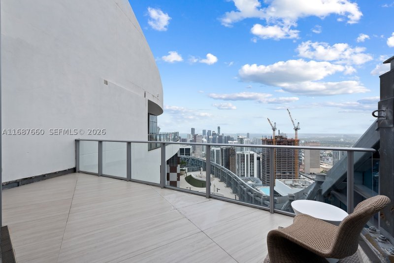 Condo for sale at Paramount Miami WorldCenter PH 5700