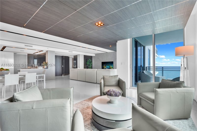 Condo for sale at Diplomat Residences 2104