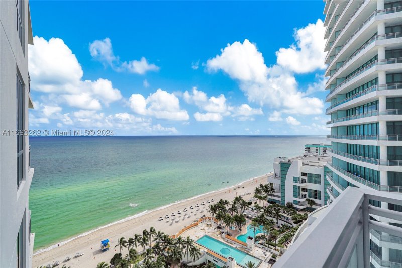 Condo for sale at Diplomat Residences 2104