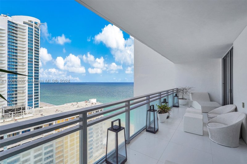 Condo for sale at Diplomat Residences 2104
