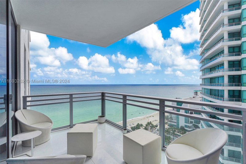 Condo for sale at Diplomat Residences 2104