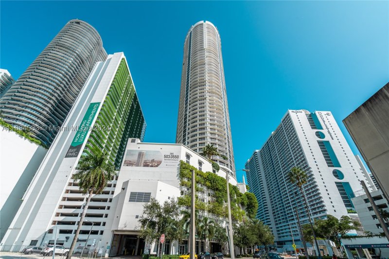 Aluguel de apartamento no Opera Tower 5014
