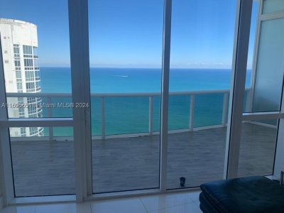Comprar apartamento no Trump Tower Three 4203