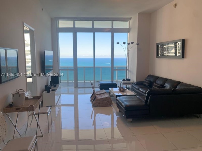 Comprar apartamento no Trump Tower Three 4203