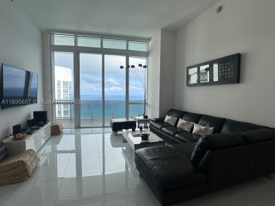 Comprar apartamento no Trump Tower Three 4203