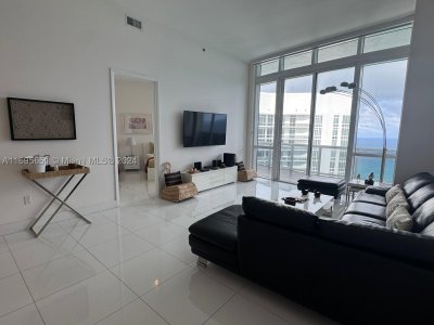 Comprar apartamento no Trump Tower Three 4203