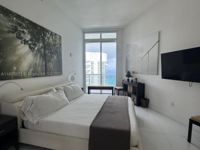 Comprar apartamento no Trump Tower Three 4203