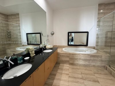 Comprar apartamento no Trump Tower Three 4203