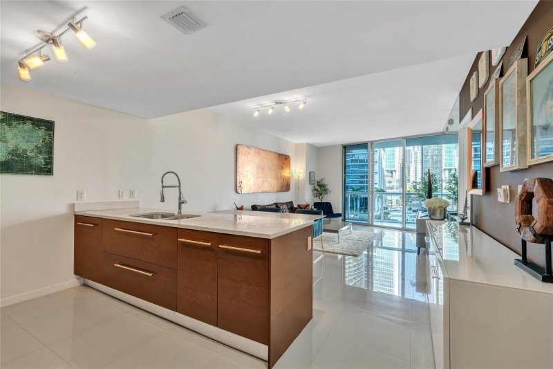 Apartment for rent at Icon Brickell Tower I 512