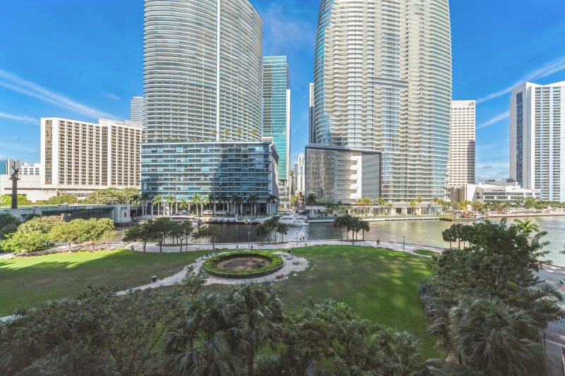 Apartment for rent at Icon Brickell Tower I 512