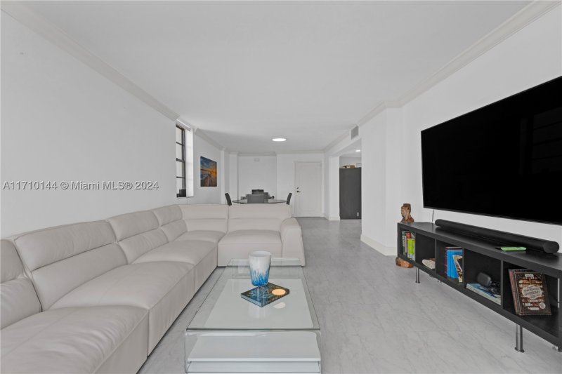 Condo for sale at Allington Towers 2F