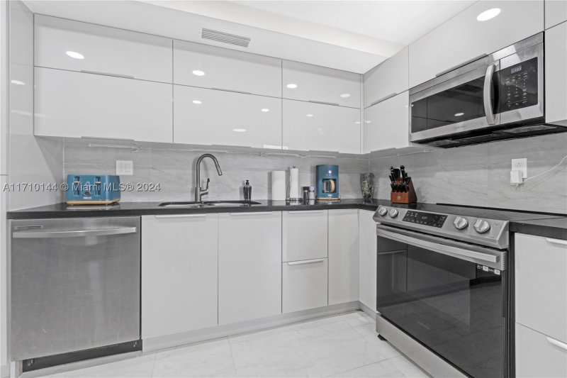 Condo for sale at Allington Towers 2F