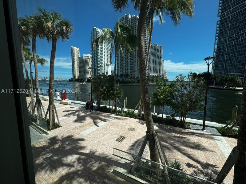 Comprar apartamento en Aston Martin Residences 1806