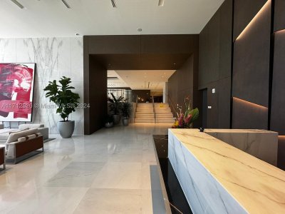 Comprar apartamento no Aston Martin Residences 1806