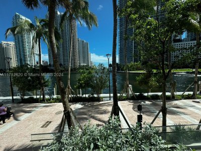 Comprar apartamento no Aston Martin Residences 1806