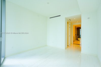 Comprar apartamento no Aston Martin Residences 1806